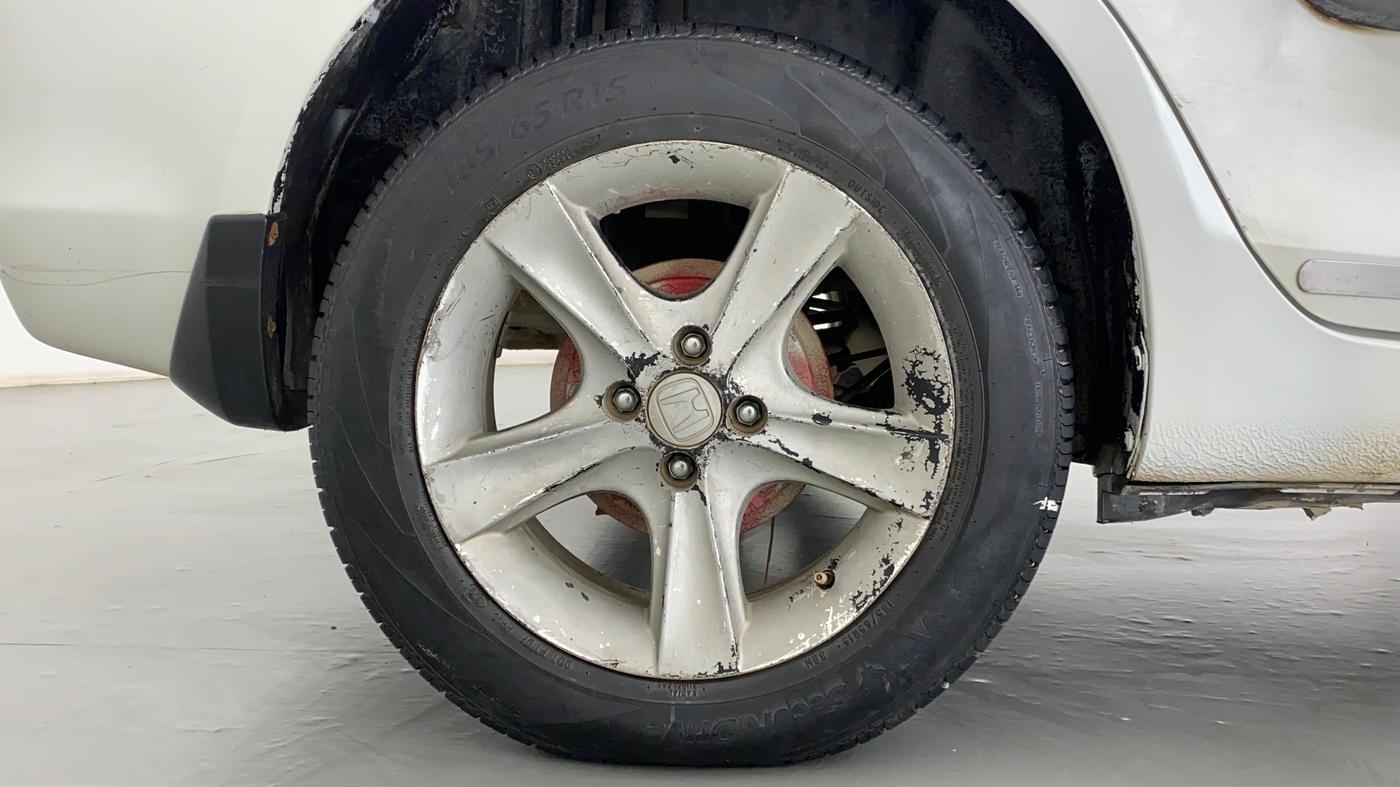 2016 Maruti Swift Dzire VXI, Petrol, Manual, 65,111 km, Right Rear Wheel
