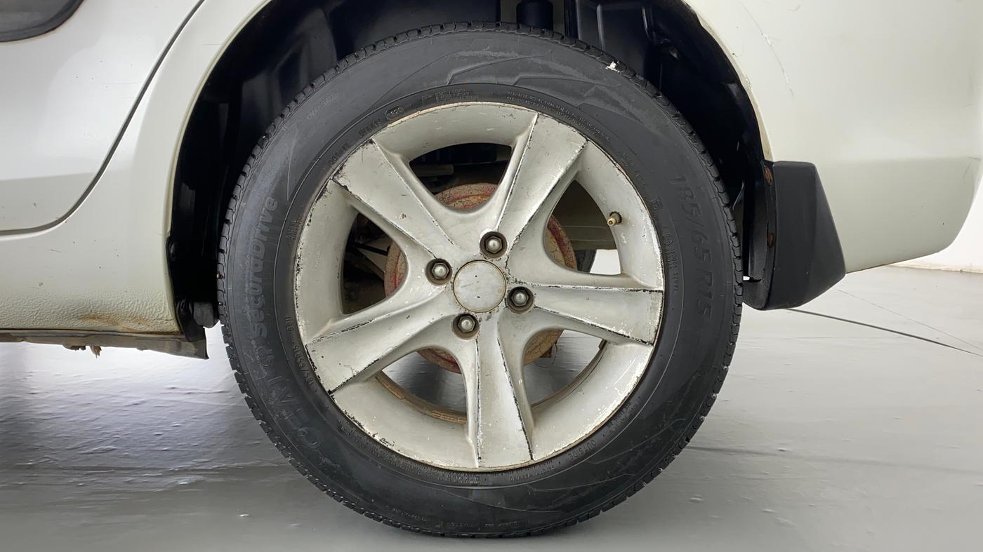 2016 Maruti Swift Dzire VXI, Petrol, Manual, 65,111 km, Left Rear Wheel