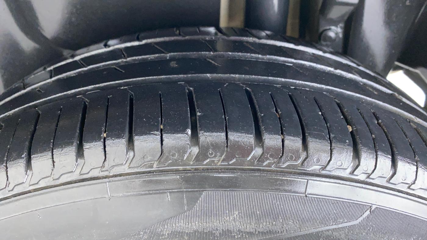 2016 Maruti Swift Dzire VXI, Petrol, Manual, 65,111 km, Left Rear Tyre Tread