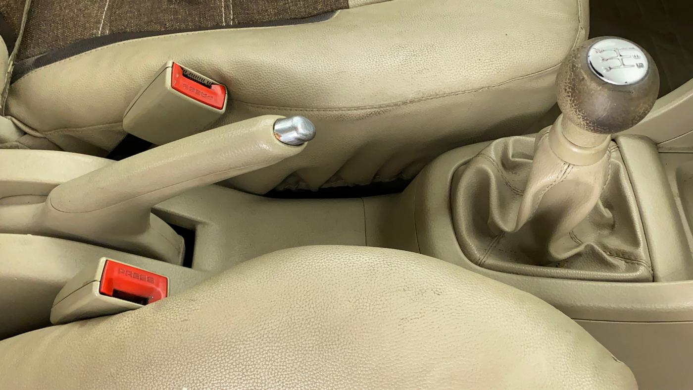 2016 Maruti Swift Dzire VXI, Petrol, Manual, 65,111 km, Gear Lever
