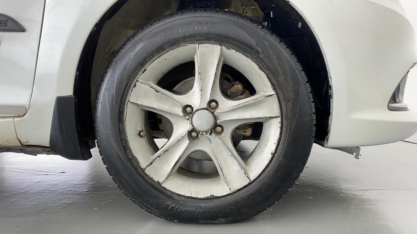 2016 Maruti Swift Dzire VXI, Petrol, Manual, 65,111 km, Right Front Wheel