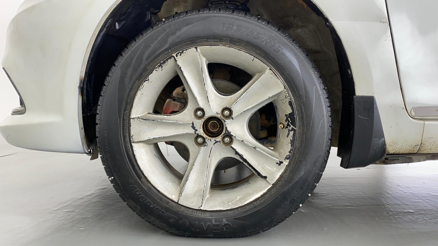 2016 Maruti Swift Dzire VXI, Petrol, Manual, 65,111 km, Left Front Wheel