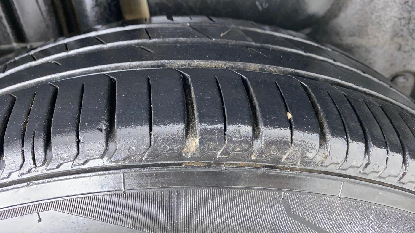 2016 Maruti Swift Dzire VXI, Petrol, Manual, 65,111 km, Right Rear Tyre Tread
