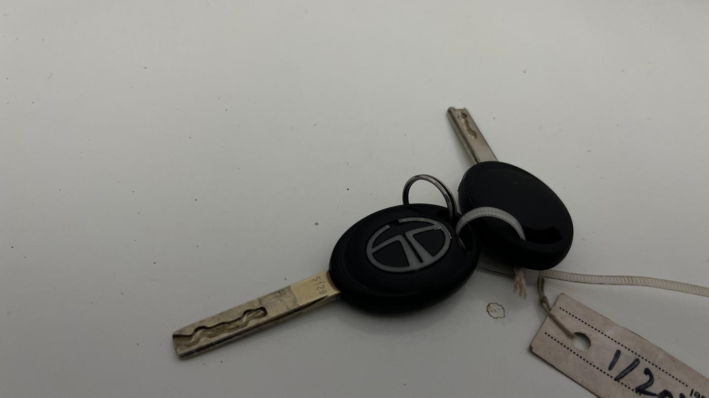 2023 Tata PUNCH PURE MT, Petrol, Manual, 74,792 km, Key Close Up