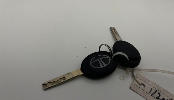 2023 Tata PUNCH PURE MT, Petrol, Manual, 74,741 km, Key Close Up