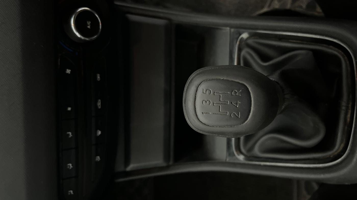 2023 Tata PUNCH PURE MT, Petrol, Manual, 74,792 km, Gear Lever