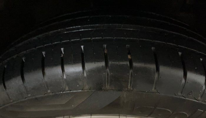 2015 Maruti Swift ZXI, Petrol, Manual, 50,887 km, Right Front Tyre Tread