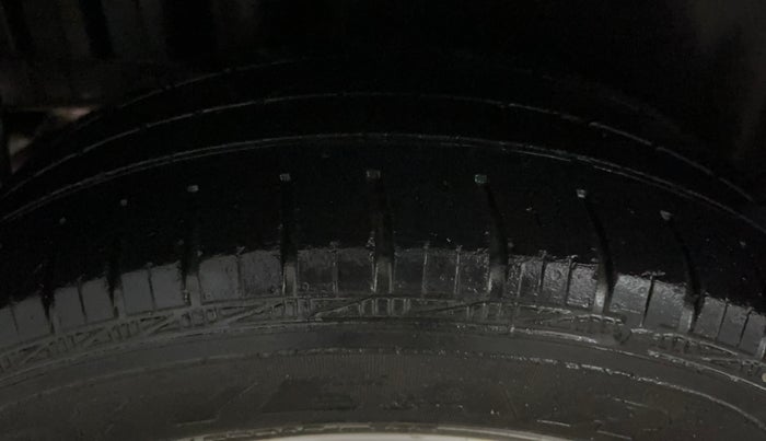 2015 Maruti Swift ZXI, Petrol, Manual, 50,887 km, Right Rear Tyre Tread