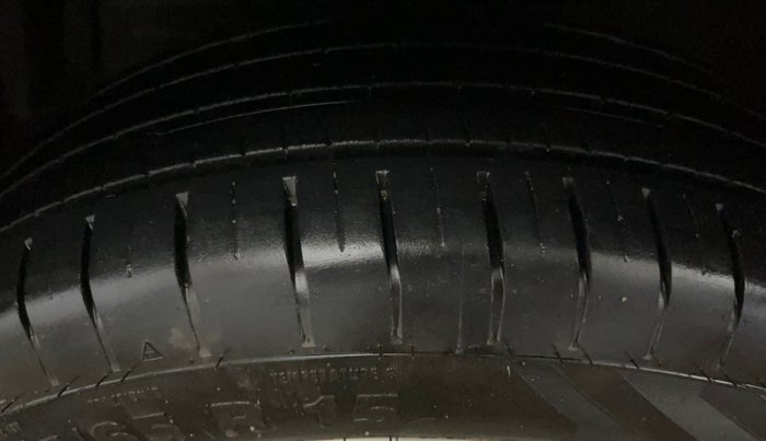 2015 Maruti Swift ZXI, Petrol, Manual, 50,887 km, Left Front Tyre Tread