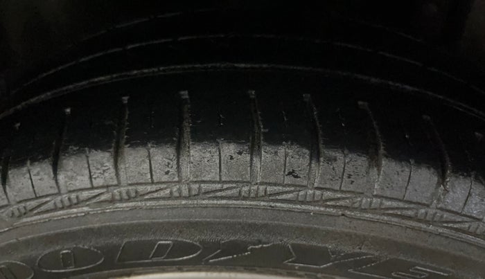 2015 Maruti Swift ZXI, Petrol, Manual, 50,887 km, Left Rear Tyre Tread
