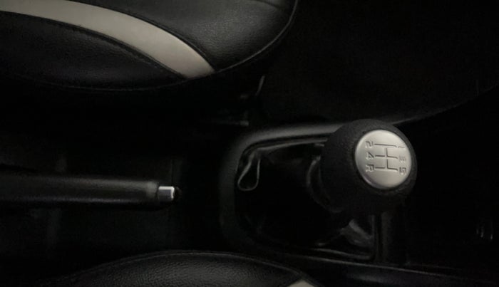 2015 Maruti Swift ZXI, Petrol, Manual, 50,887 km, Gear Lever