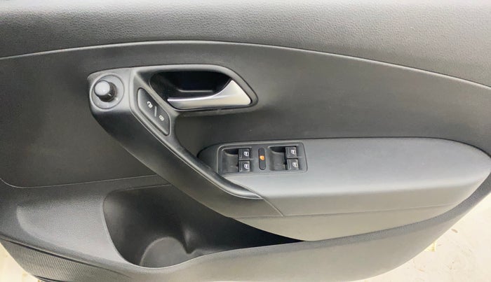 2016 Volkswagen Polo COMFORTLINE 1.2L, Petrol, Manual, 1,00,255 km, Driver Side Door Panels Control