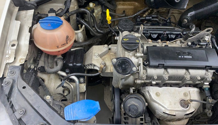 2016 Volkswagen Polo COMFORTLINE 1.2L, Petrol, Manual, 1,00,255 km, Engine View - Right