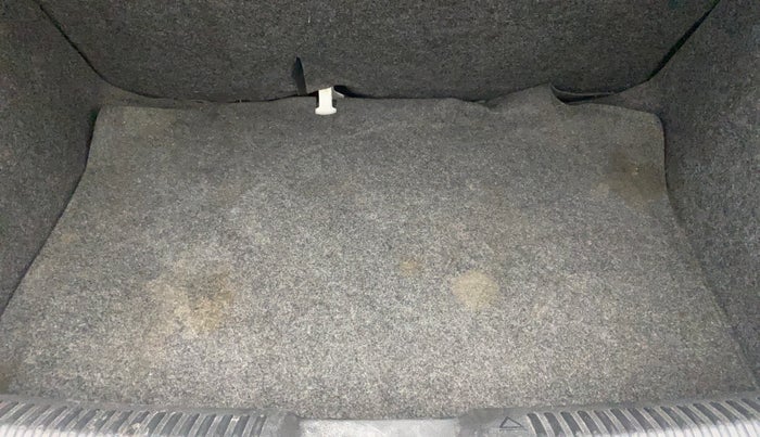 2016 Volkswagen Polo COMFORTLINE 1.2L, Petrol, Manual, 1,00,255 km, Boot Inside