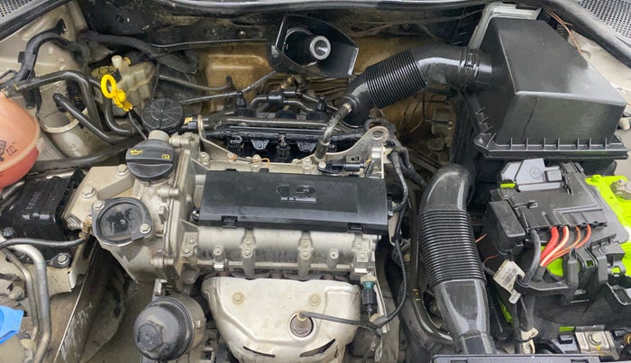 2016 Volkswagen Polo COMFORTLINE 1.2L, Petrol, Manual, 1,00,255 km, Engine View