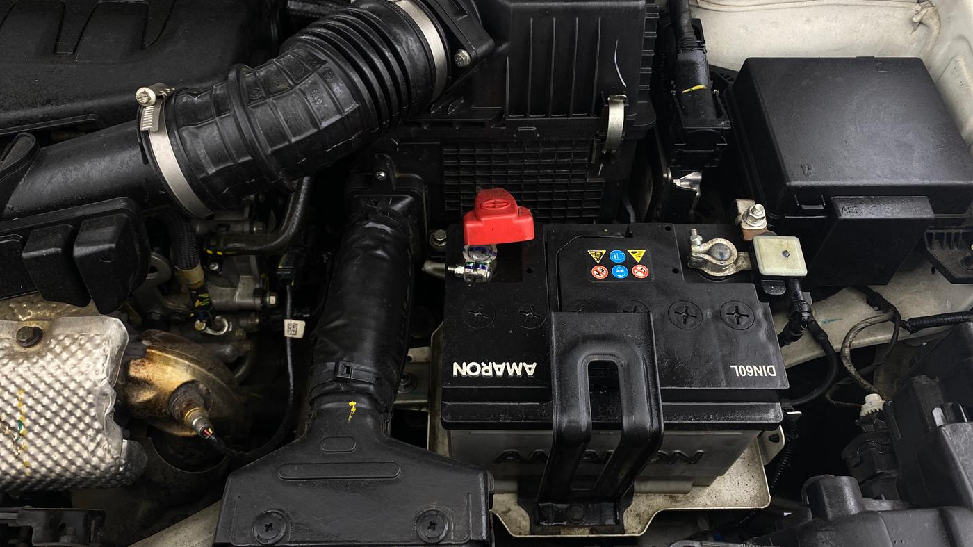 2023 Mahindra XUV300 W8 (O) 1.2 PETROL, Petrol, Manual, 27,386 km, Engine View - Left