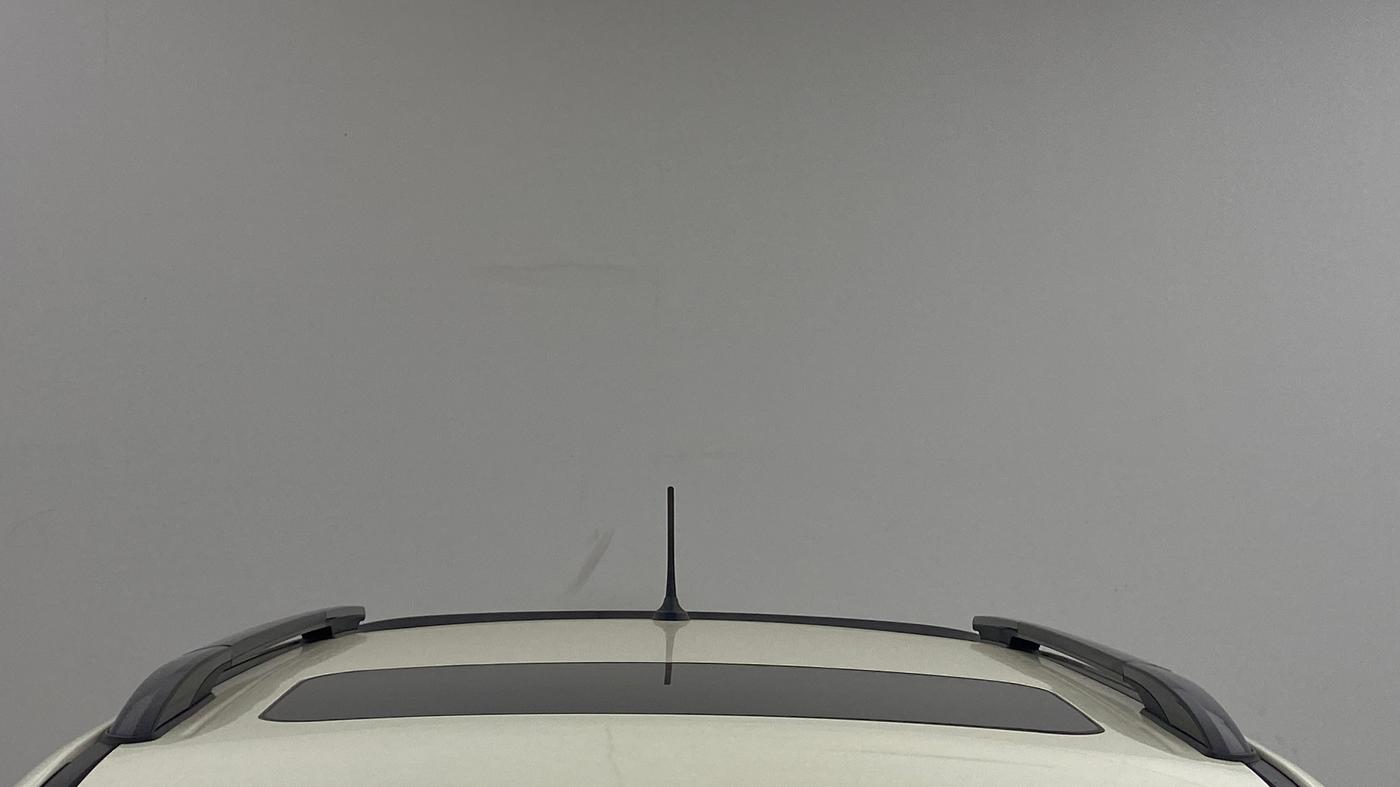 2023 Mahindra XUV300 W8 (O) 1.2 PETROL, Petrol, Manual, 27,386 km, Moonroof/ Sunroof