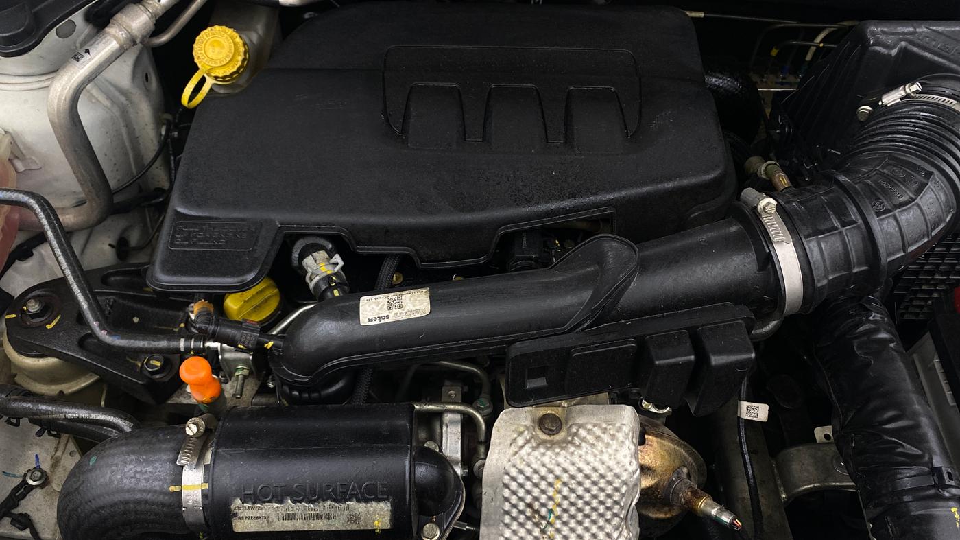 2023 Mahindra XUV300 W8 (O) 1.2 PETROL, Petrol, Manual, 27,386 km, Engine View