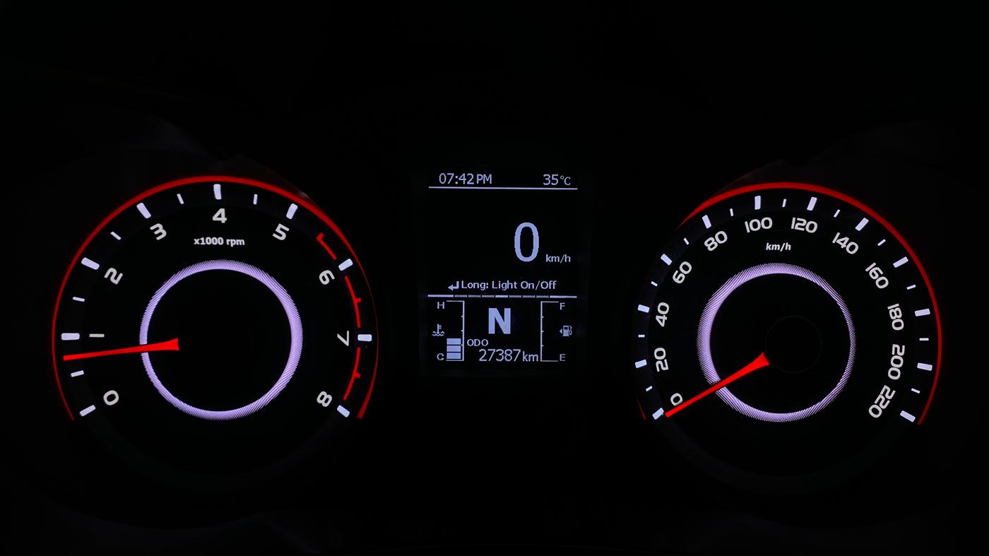 2023 Mahindra XUV300 W8 (O) 1.2 PETROL, Petrol, Manual, 27,386 km, Odometer Image