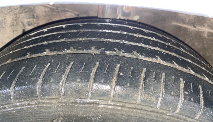 2017 Maruti Ciaz ALPHA 1.4 PETROL, Petrol, Manual, 53,995 km, Left Front Tyre Tread