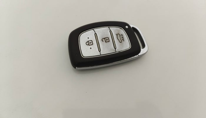 2015 Hyundai Grand i10 ASTA AT 1.2 KAPPA VTVT, Petrol, Automatic, 45,319 km, Key Close Up