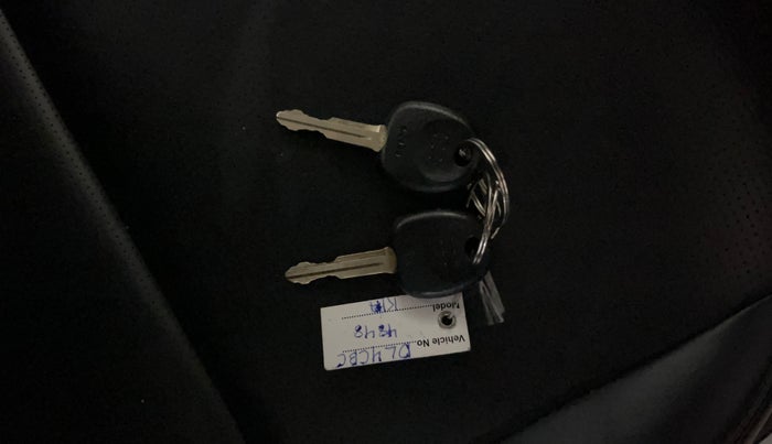 2023 KIA CARENS PREMIUM 1.5 PETROL 7 STR, Petrol, Manual, 16,745 km, Key Close Up