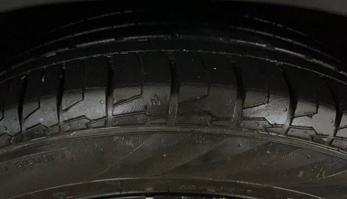 2023 KIA CARENS PREMIUM 1.5 PETROL 7 STR, Petrol, Manual, 16,745 km, Right Front Tyre Tread