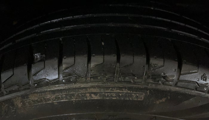 2023 KIA CARENS PREMIUM 1.5 PETROL 7 STR, Petrol, Manual, 16,745 km, Right Rear Tyre Tread