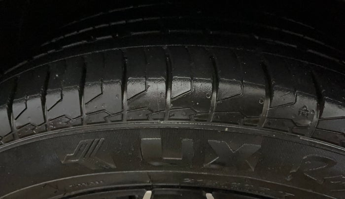 2023 KIA CARENS PREMIUM 1.5 PETROL 7 STR, Petrol, Manual, 16,745 km, Left Front Tyre Tread