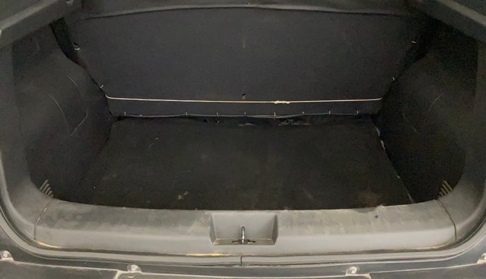 2023 Nissan MAGNITE XL, Petrol, Manual, 28,990 km, Boot Inside