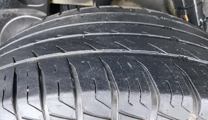 2017 Renault Duster RXS 85 PS, Diesel, Manual, 67,248 km, Right Rear Tyre Tread