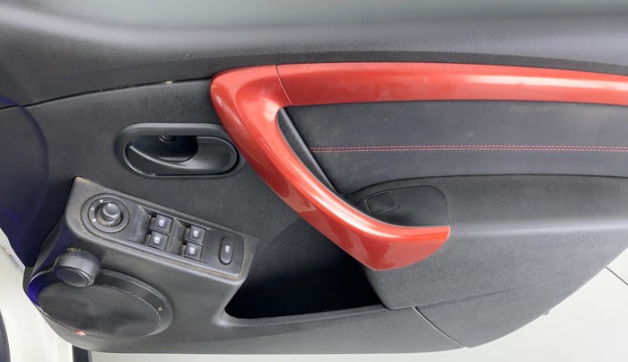 2017 Renault Duster RXS 85 PS, Diesel, Manual, 67,248 km, Driver Side Door Panels Control