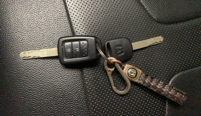 2019 Honda Jazz 1.2L I-VTEC VX, Petrol, Manual, 1,09,295 km, Key Close Up