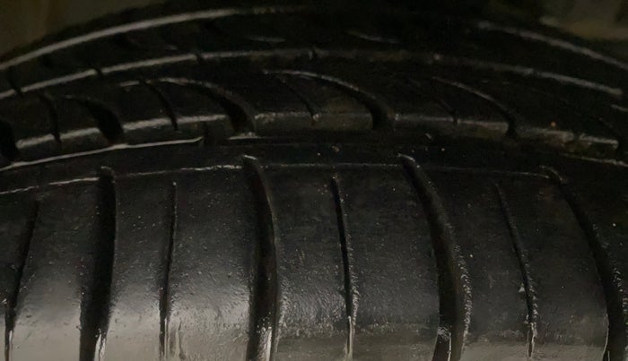 2019 Honda Jazz 1.2L I-VTEC VX, Petrol, Manual, 1,09,295 km, Right Front Tyre Tread