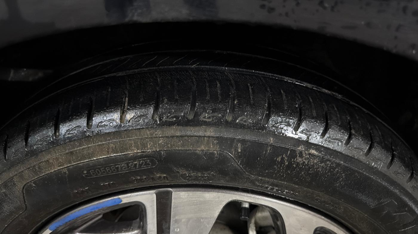 2023 Hyundai AURA SX 1.2 CNG, CNG, Manual, 49,421 km, Right Front Tyre Tread