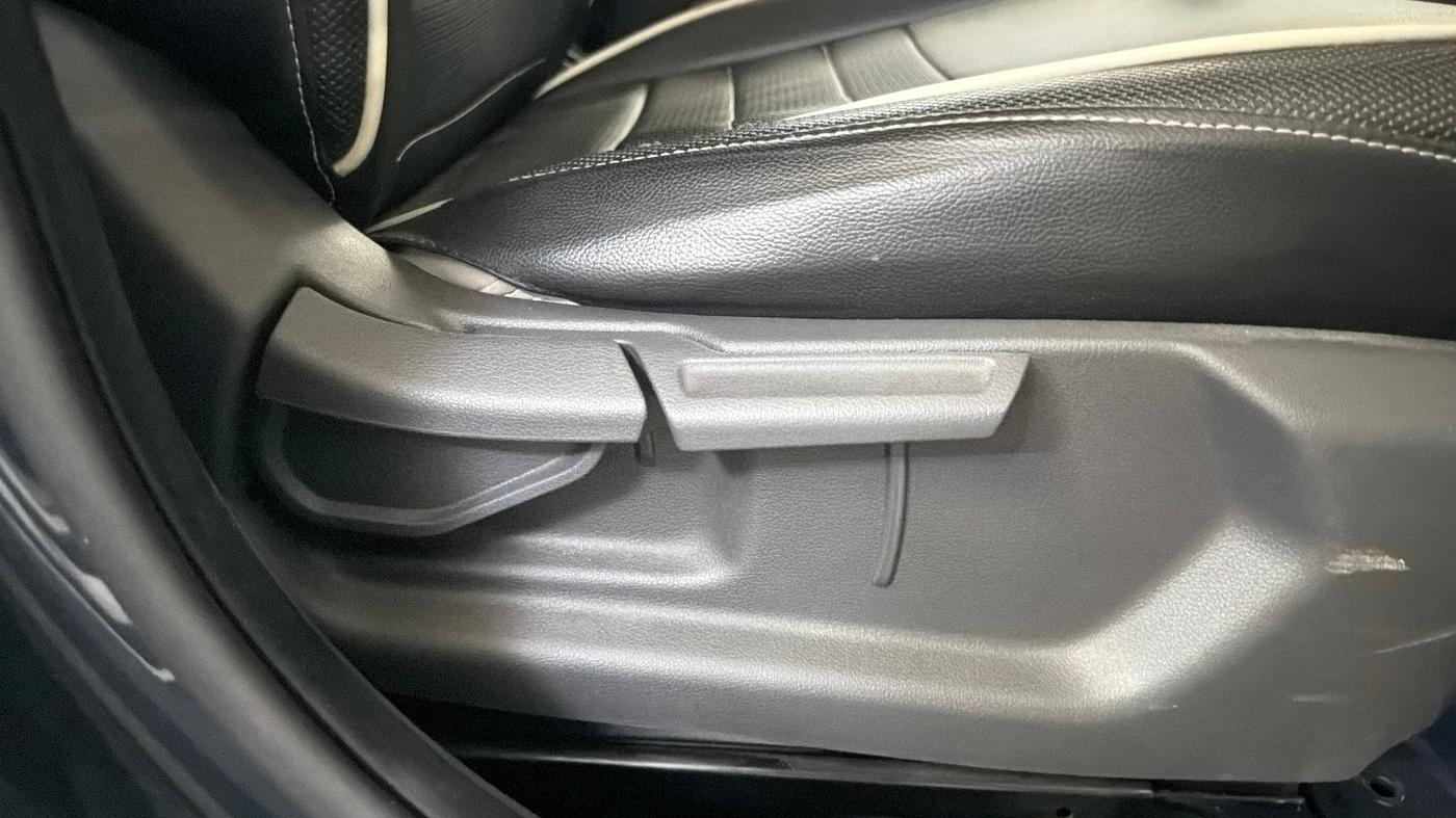 2023 Hyundai AURA SX 1.2 CNG, CNG, Manual, 49,421 km, Driver Side Adjustment Panel