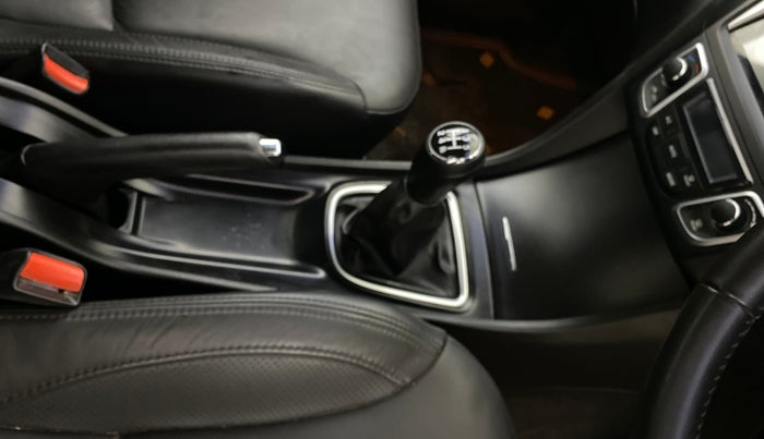 2017 Maruti Ciaz S 1.4 MT PETROL, Petrol, Manual, 53,895 km, Gear Lever