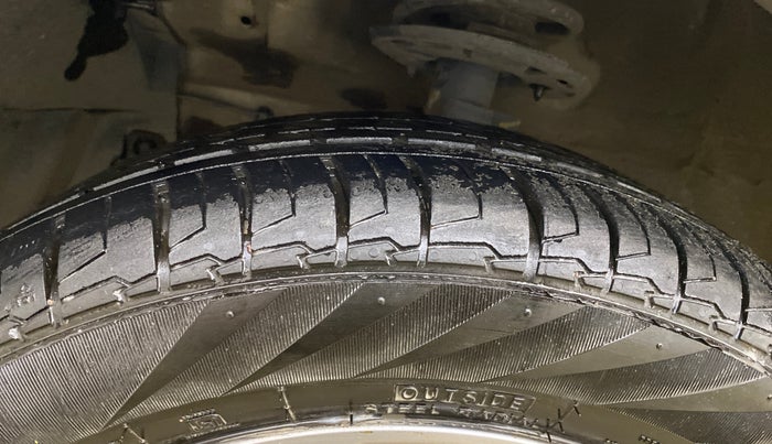 2017 Maruti Ciaz S 1.4 MT PETROL, Petrol, Manual, 53,895 km, Left Front Tyre Tread