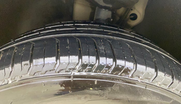 2016 Skoda Octavia 2.0 TDI CR STYLE PLUS AT, Diesel, Automatic, 60,469 km, Left Front Tyre Tread