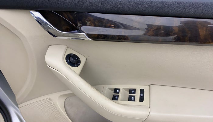 2016 Skoda Octavia 2.0 TDI CR STYLE PLUS AT, Diesel, Automatic, 60,469 km, Driver Side Door Panels Control