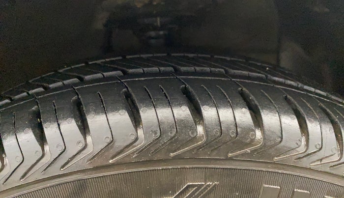 2018 Hyundai Xcent E+, Petrol, Manual, 87,037 km, Right Front Tyre Tread