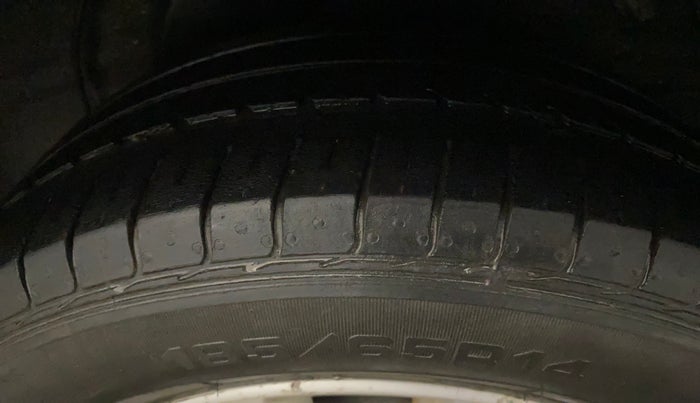 2012 Hyundai i20 SPORTZ 1.2, CNG, Manual, 1,20,834 km, Left Rear Tyre Tread