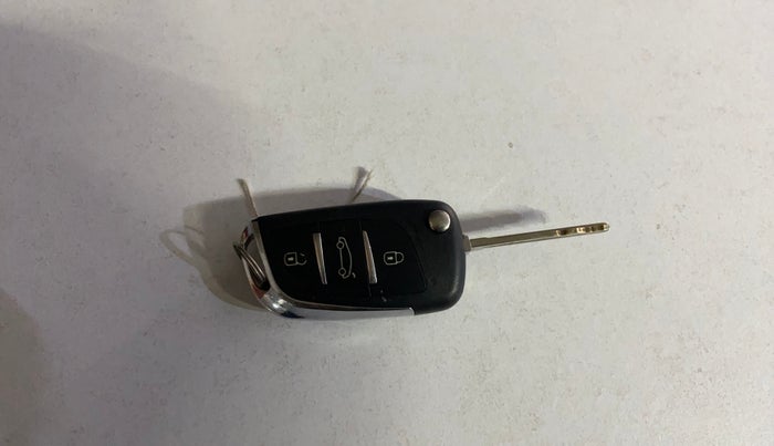 2012 Hyundai i20 SPORTZ 1.2, CNG, Manual, 1,20,834 km, Key Close Up