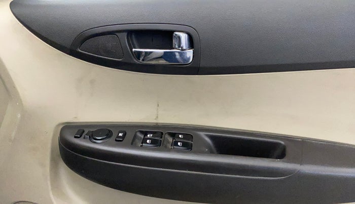 2012 Hyundai i20 SPORTZ 1.2, CNG, Manual, 1,20,834 km, Driver Side Door Panels Control