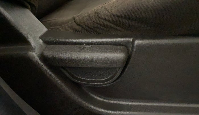 2012 Hyundai i20 SPORTZ 1.2, CNG, Manual, 1,20,834 km, Driver Side Adjustment Panel