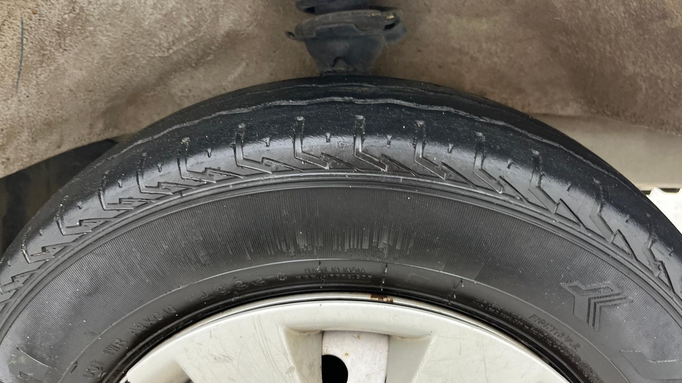 2022 Maruti Eeco 5 STR AC, Petrol, Manual, 41,649 km, Right Front Tyre Tread