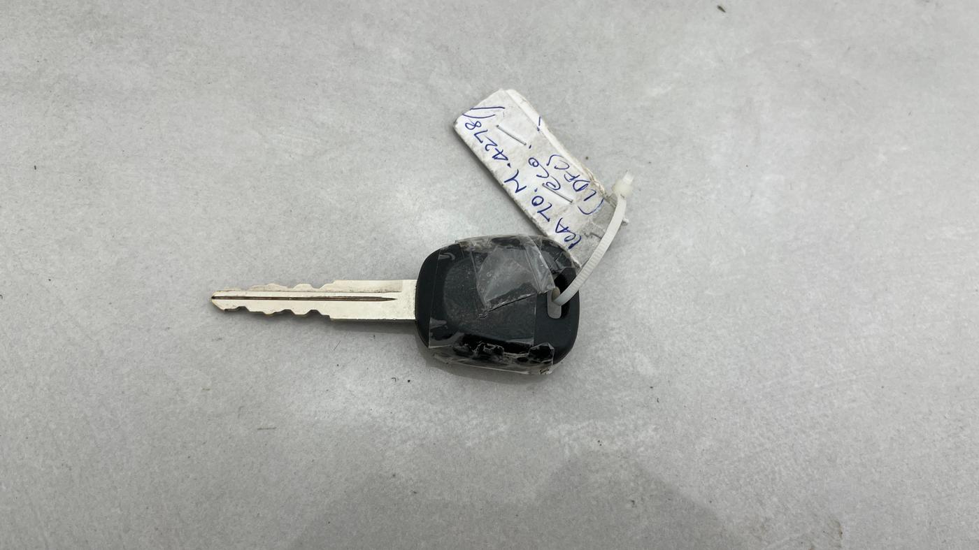 2022 Maruti Eeco 5 STR AC, Petrol, Manual, 41,649 km, Key Close Up