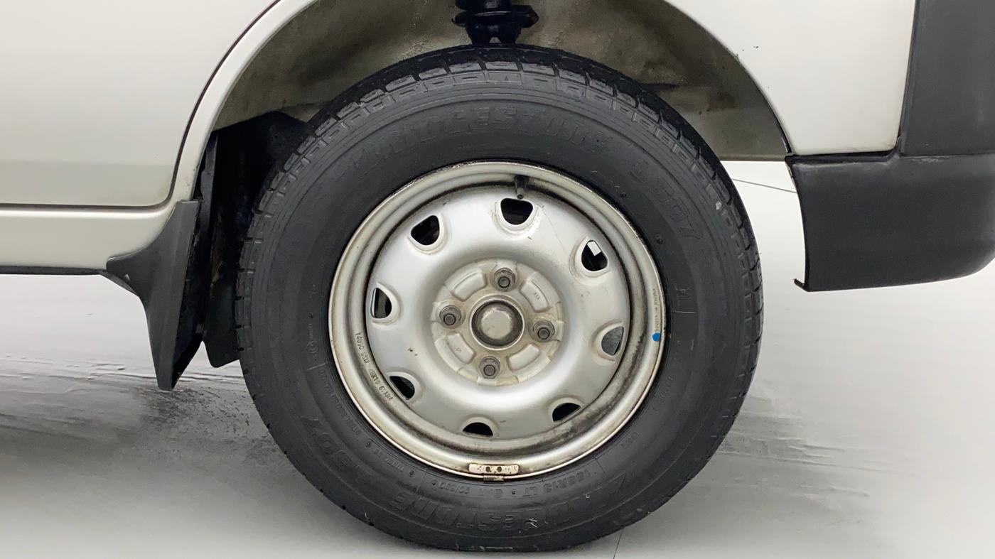 2014 Maruti Eeco 5 STR WITH A/C+HTR, CNG, Manual, 53,994 km, Right Front Wheel