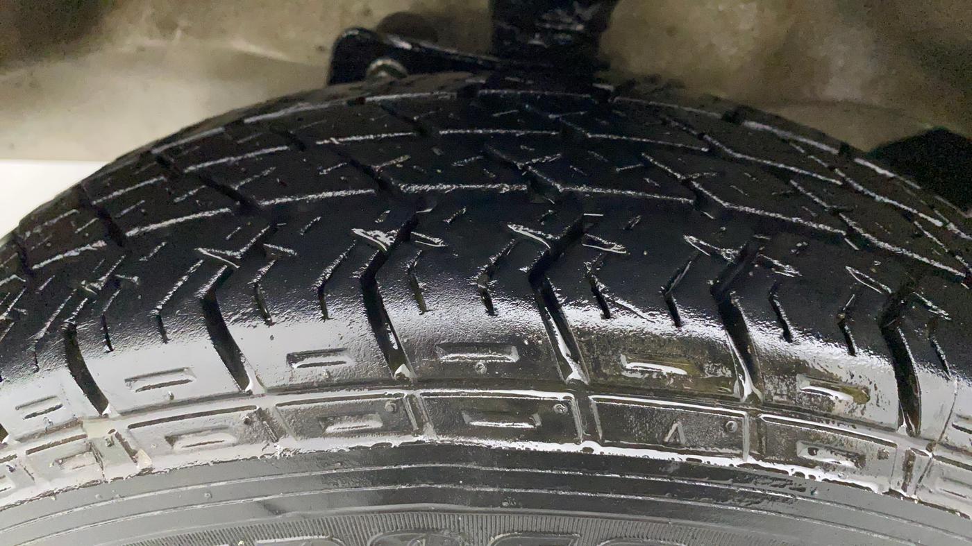 2014 Maruti Eeco 5 STR WITH A/C+HTR, CNG, Manual, 53,994 km, Left Front Tyre Tread