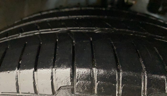 2014 Honda Brio S MT, Petrol, Manual, 95,634 km, Right Front Tyre Tread